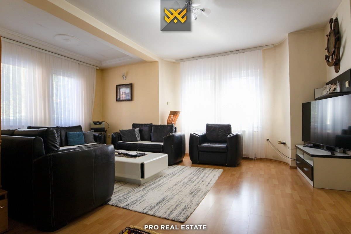 Shtëpi për shitje | 300m² | Tokbashqe