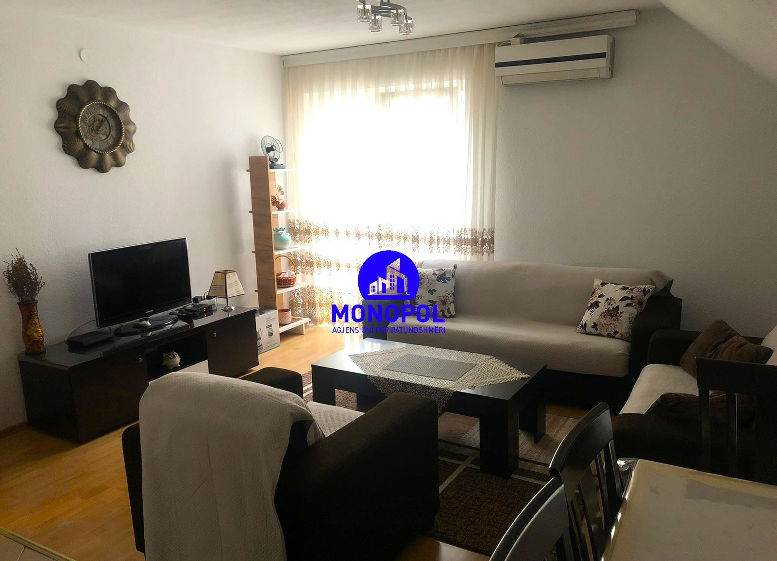 Banesë (kat shtepie) me qira në Tophane