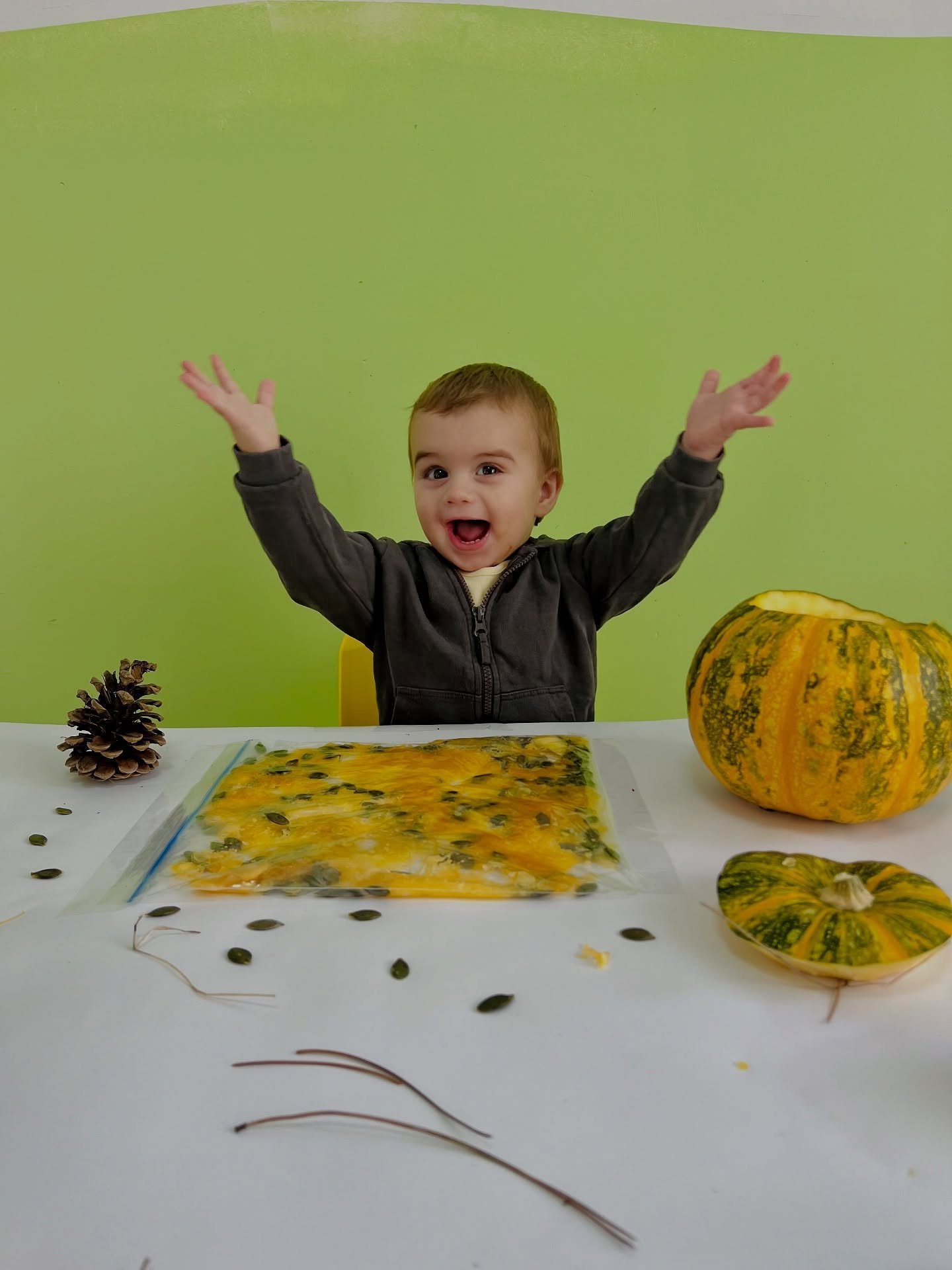 Një lojë sensoriale plot ngjyra e ndjesi vjeshte!