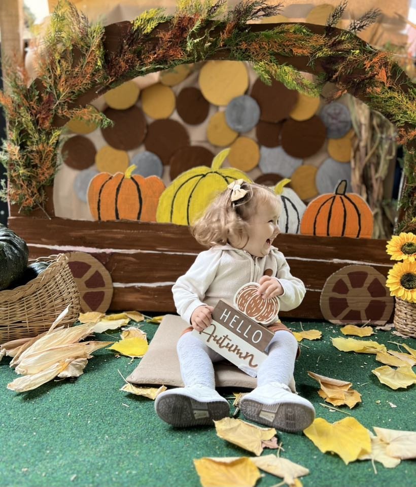 Hello Autumn nga Kopshti Hëna