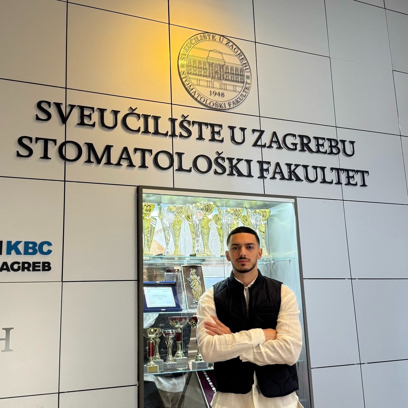 Ish studenti i Stomatologjisë Aron Kelmendi vazhdon studimet e doktoraturës në Kroaci