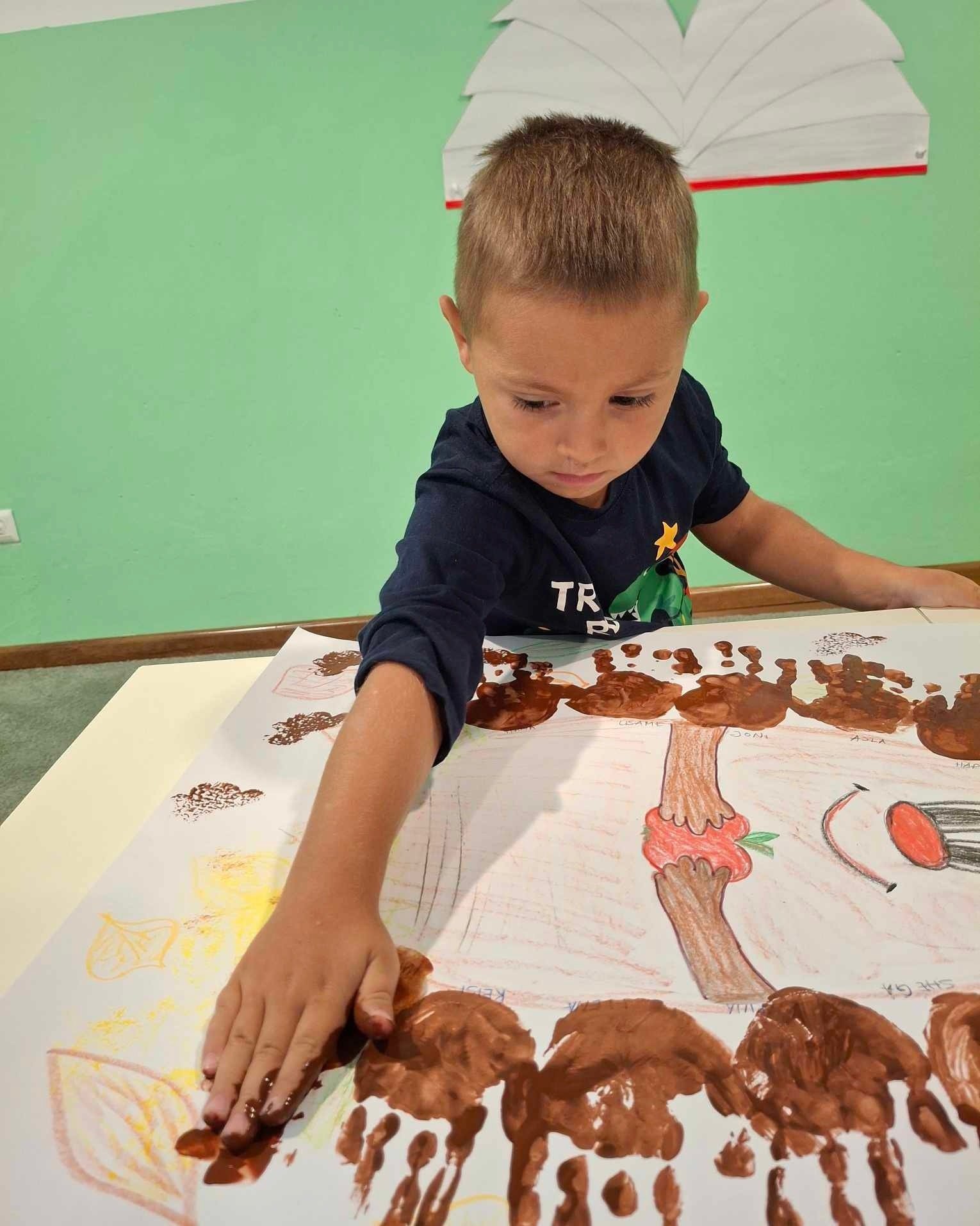 Art me duar të ngjyrosura në Kopshtin Foleja