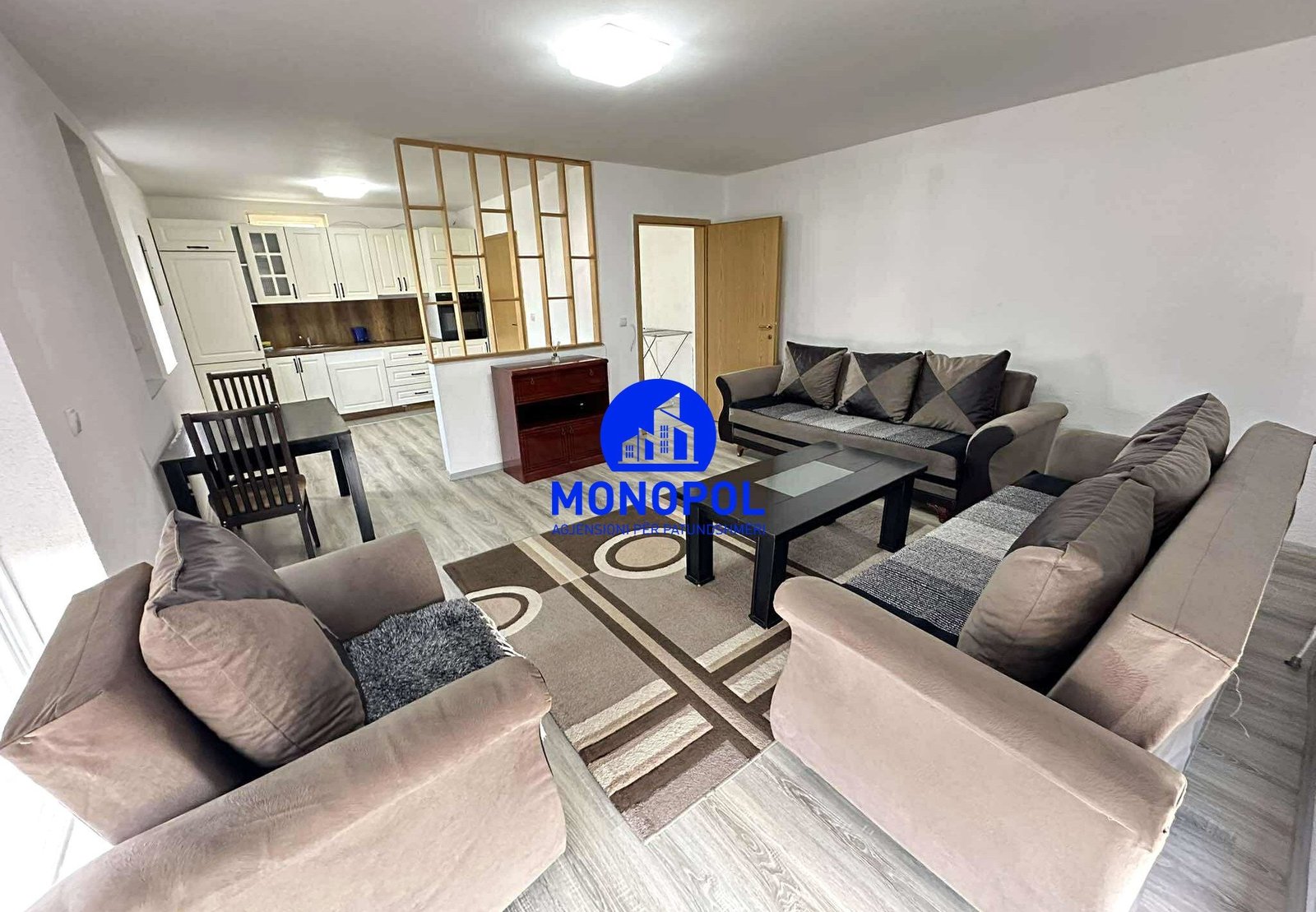 Penthouse me qira në Veternik