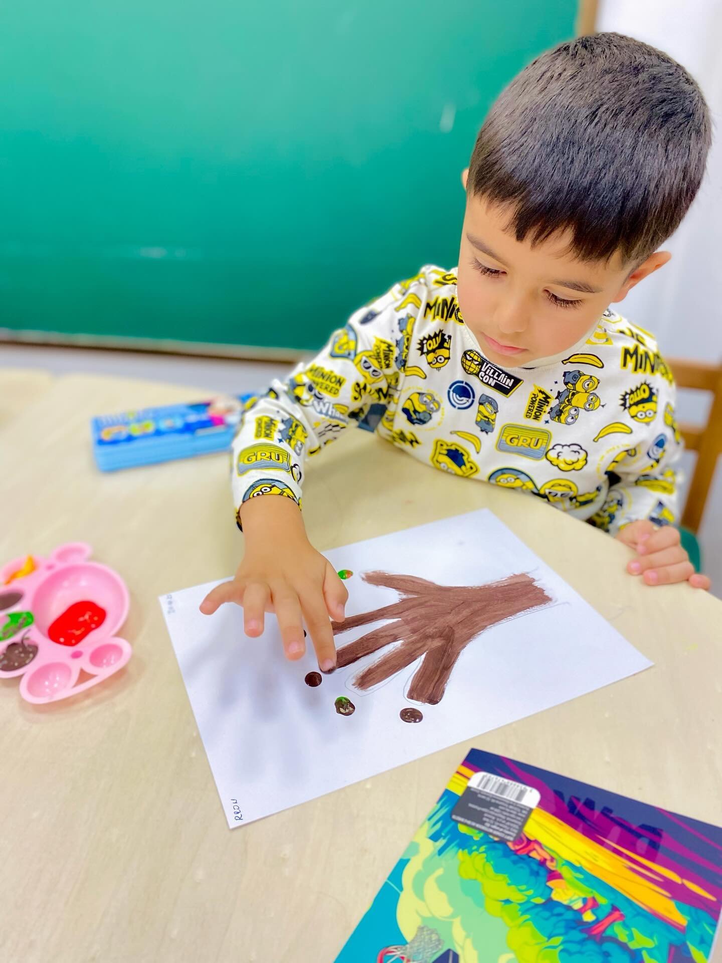 Trungu - dora e tyre, gjethet - gjurmët e gishtave