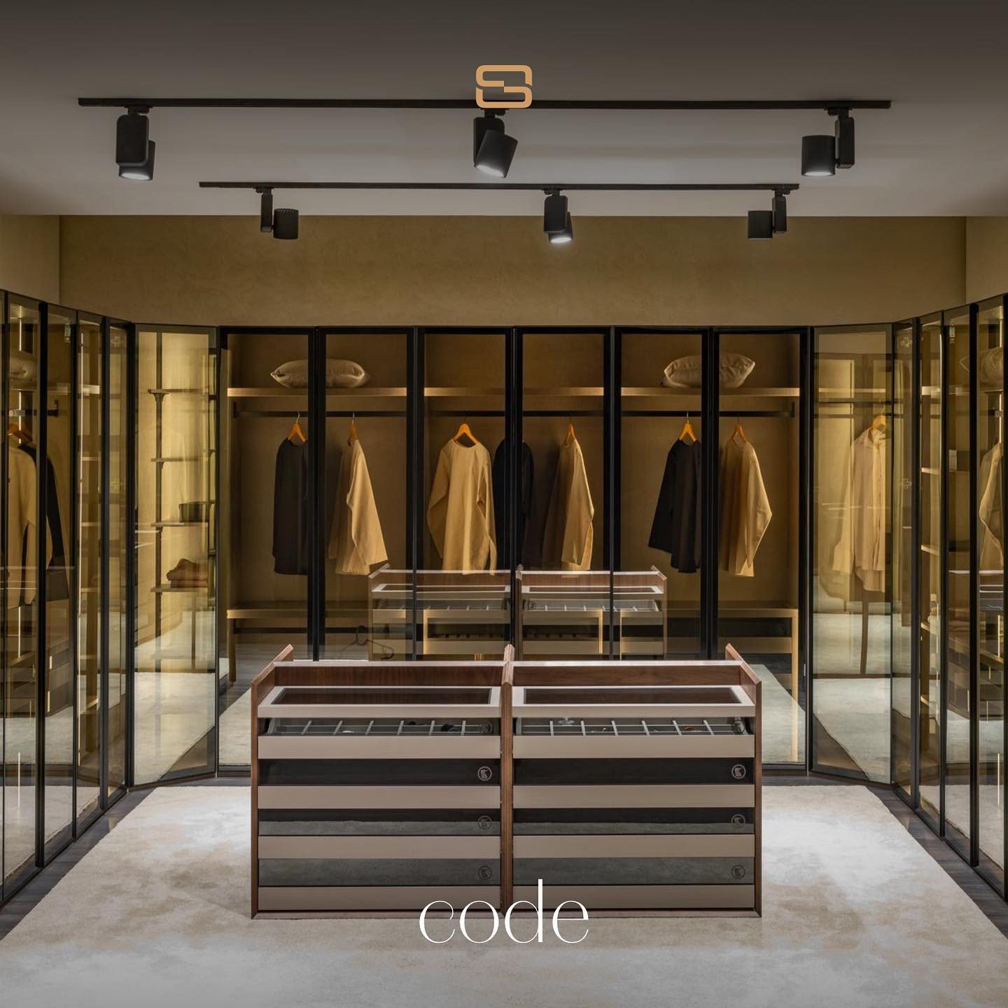 Eleganca e heshtur e modelit CODE