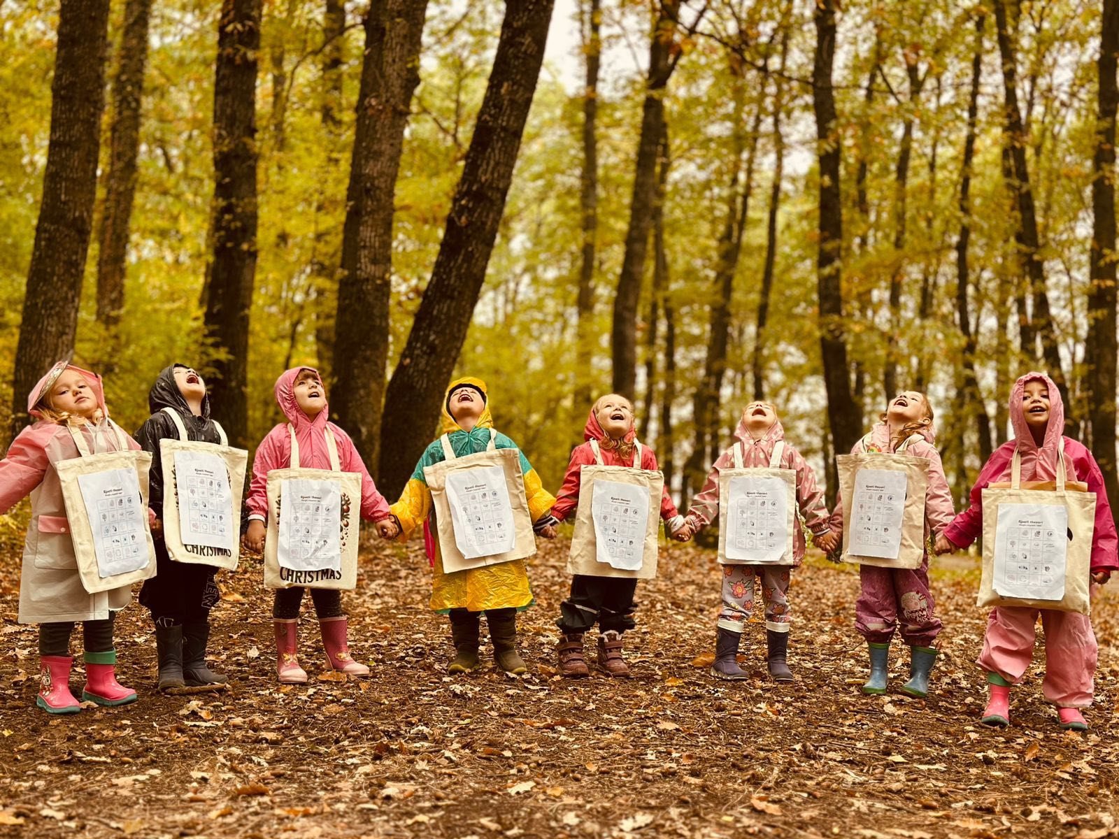 Fëmijët zbulojnë botën përmes lojës dhe natyrës