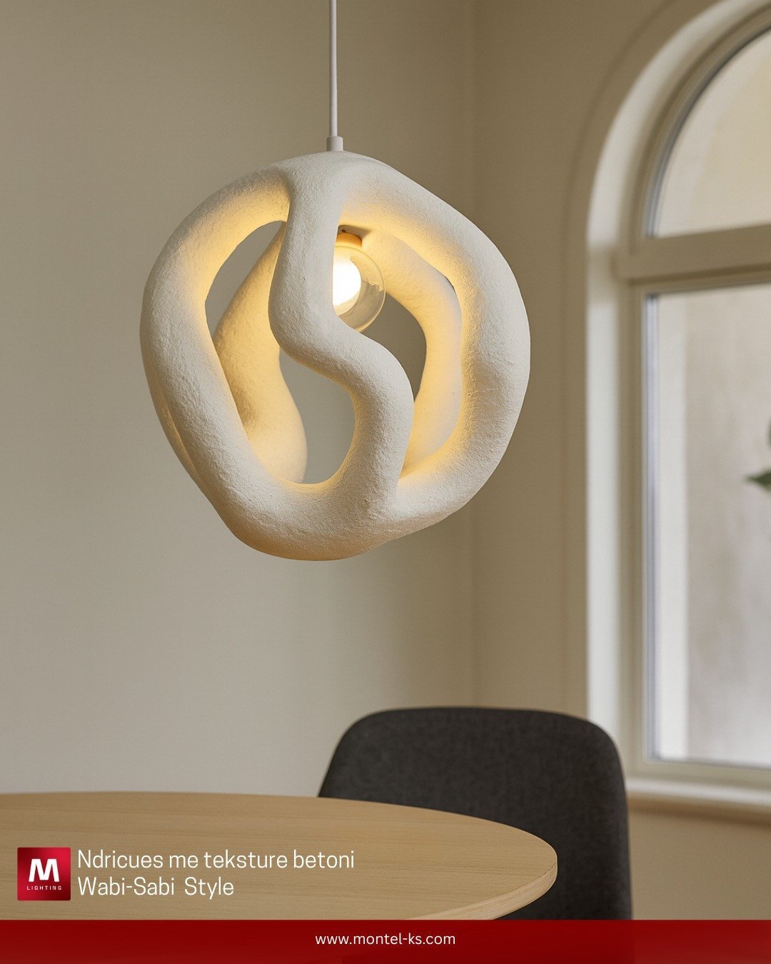 Minimalizëm që frymon ngrohtësi dhe art natyral