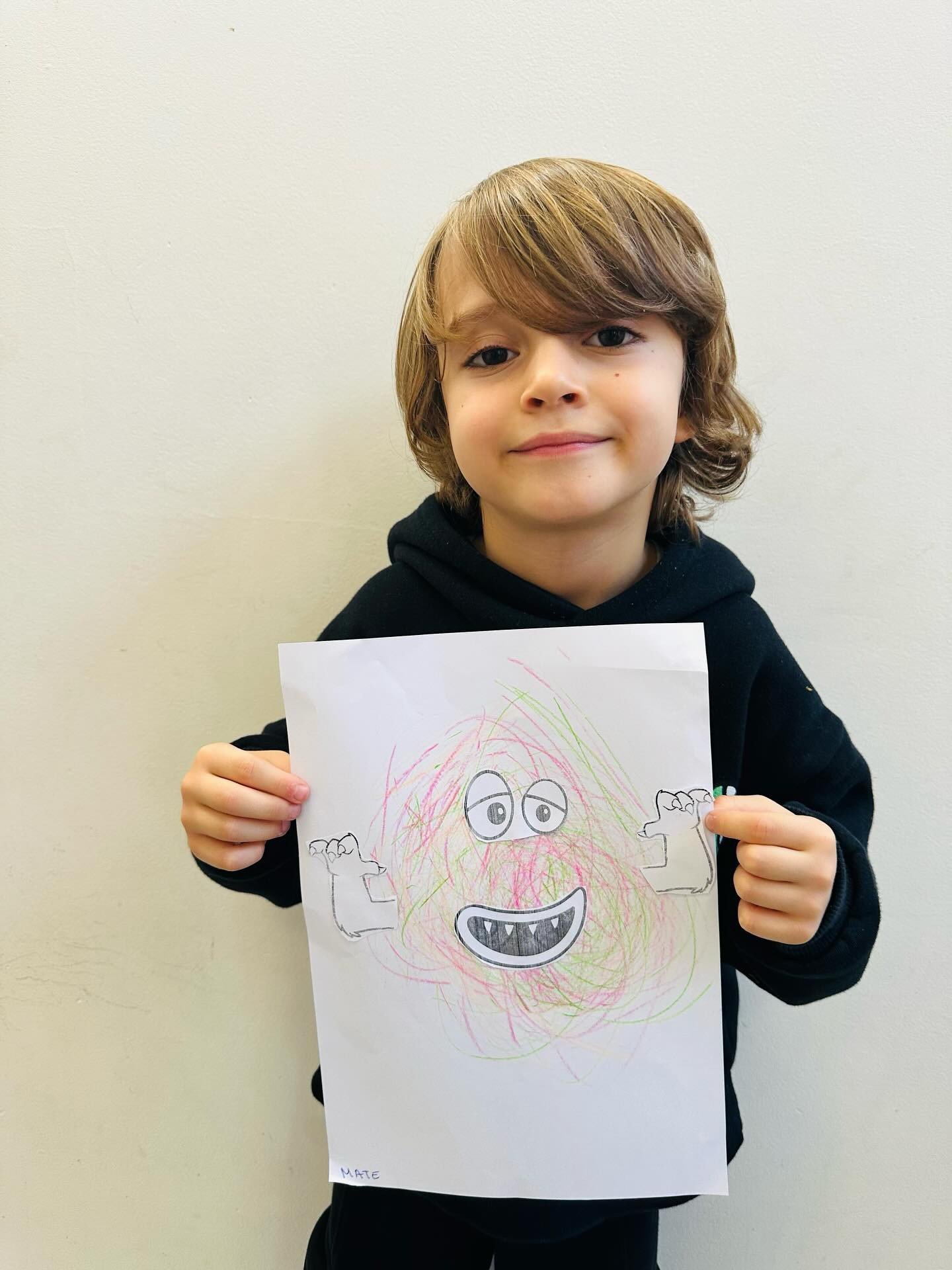 Kur një tufë ngjyrash bie në duart e botës plot imagjinatë të fëmijëve