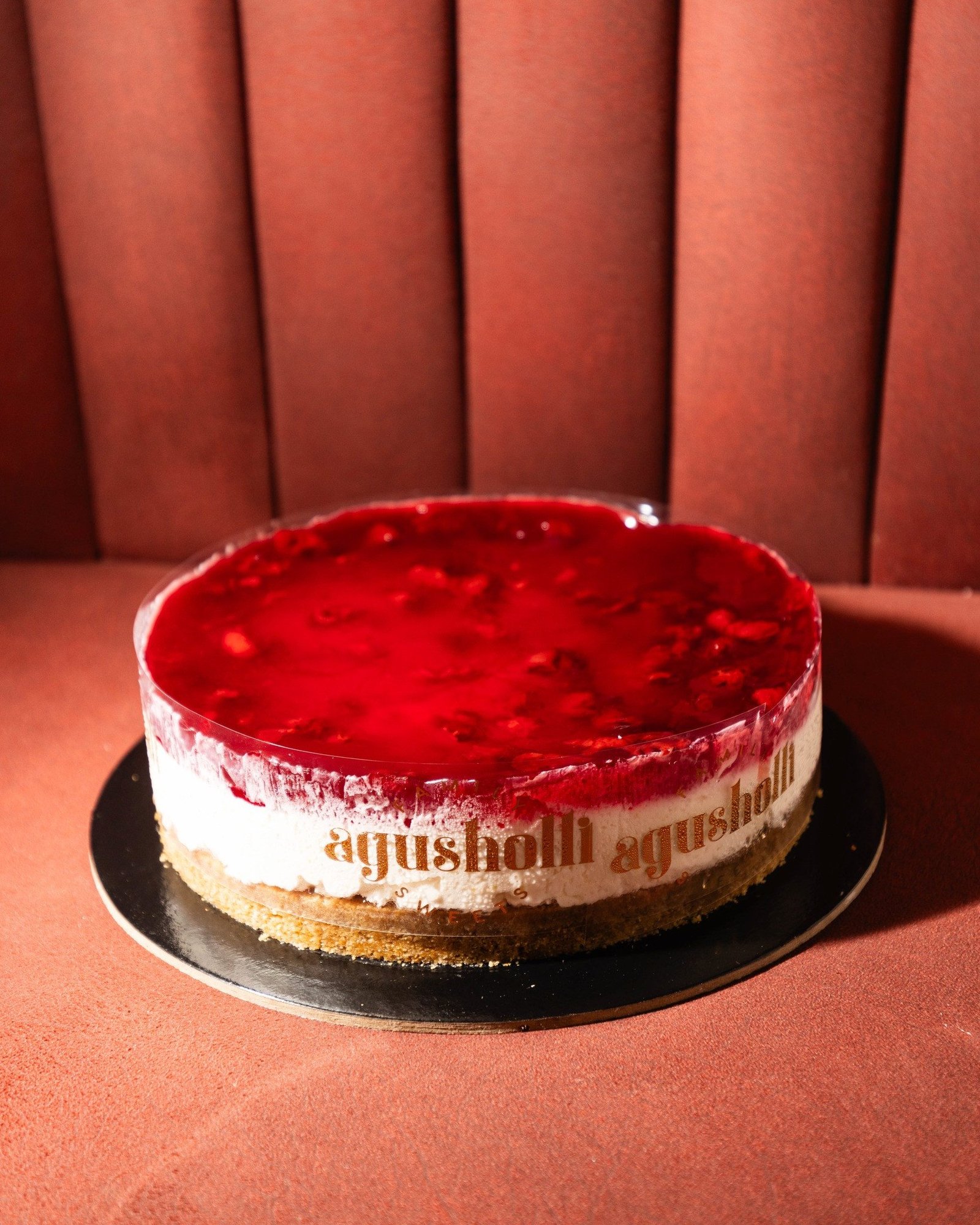 Cheesecake me fruta mali dhe fundjava bëhet më e mirë