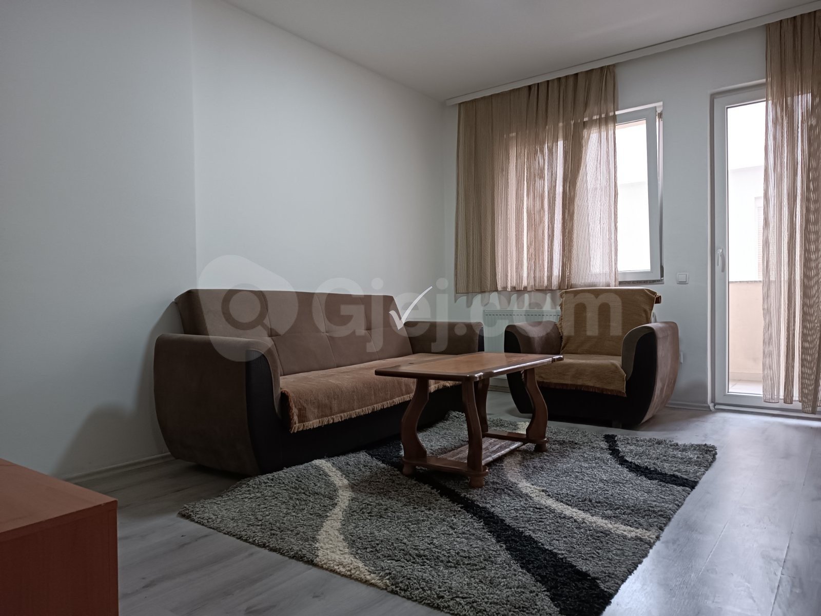 BANESË ME QIRA 1+1 NË FUSHË KOSOVË