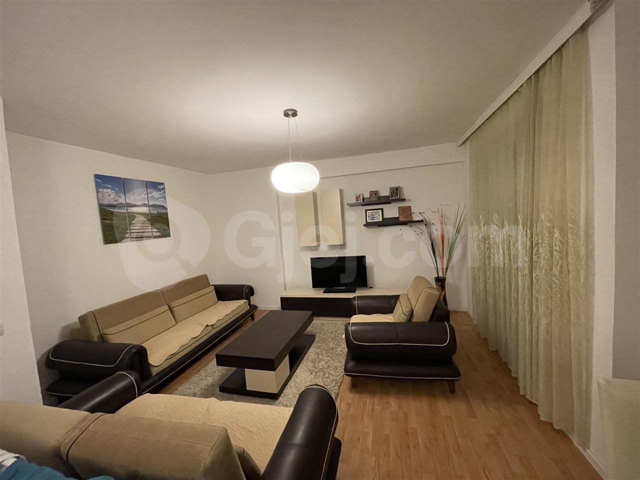 Banesë në #shitje në Rrugën C