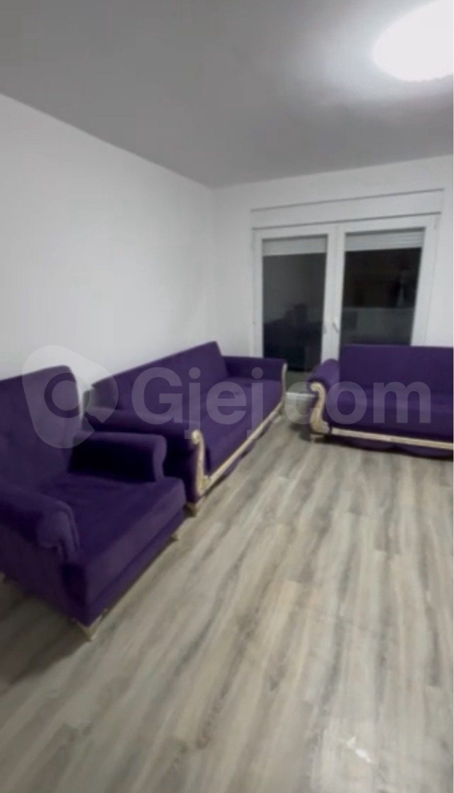 BANESË ME QIRA 1+1 NË FUSHË KOSOVË