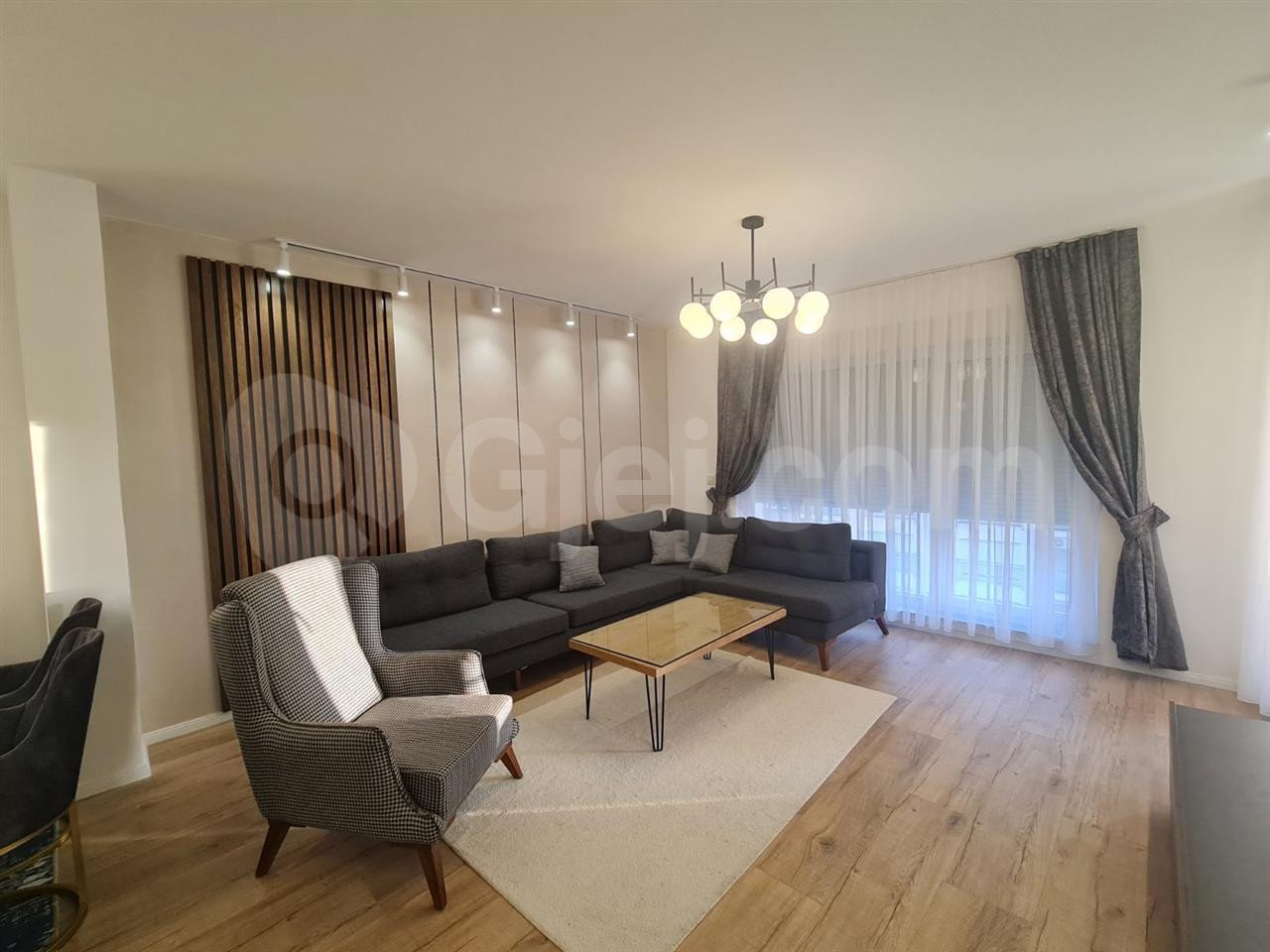 BANESË ME QIRA 2+1 NË RRUGËN C