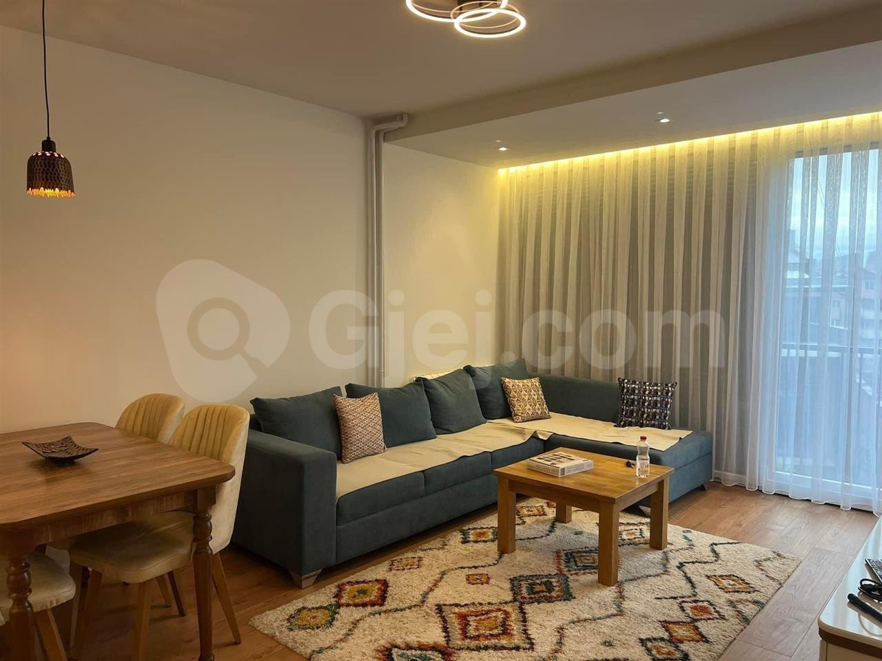 BANESË ME QIRA 2+1 NË ULPIANË