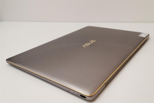 ASUS ZenBook 3 i7-7th,8GB,DDR4,SSD256GB