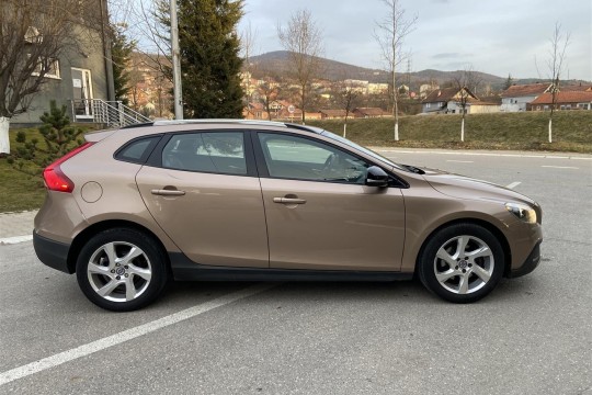 Volvo v40 Cross Country 1.6 disel 84 KW-114 PS