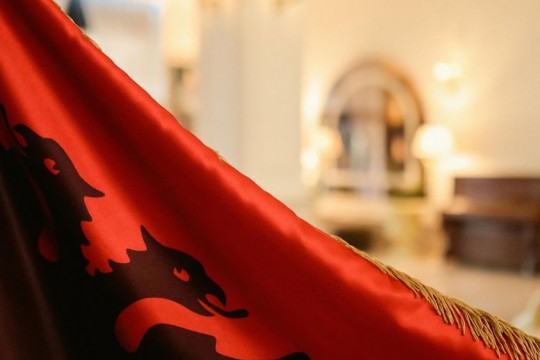 Hotel Garden-Urime Ditën e Pavarësisë së Shqipërisë