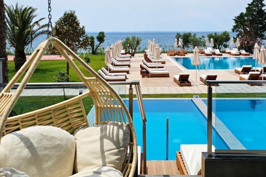 Sharr Travel -Relaxing SeaCoast Resort 5* Halkidiki is there for you !