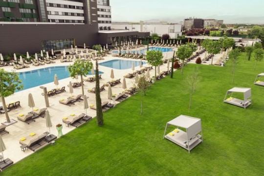 Hotel Emerald - Sezoni i ri i pishinës